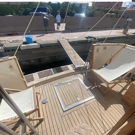 Botel Lady Mari